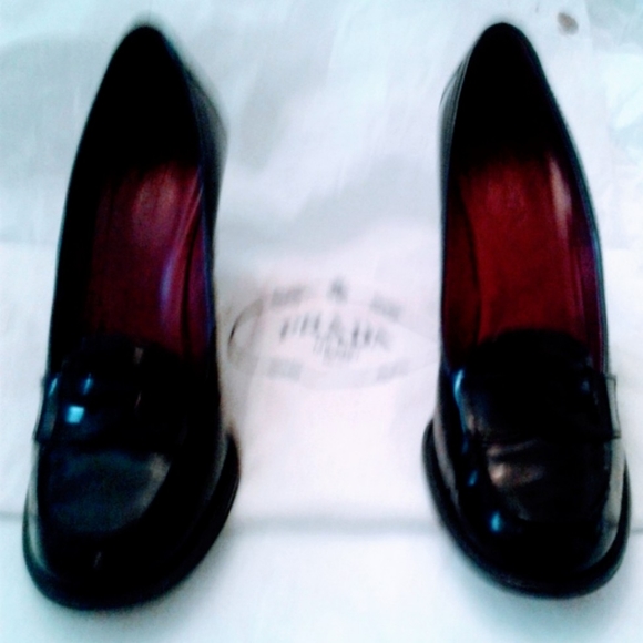 ๐ฉโ๐ป ๐ฏ Authentic Prada High Heeled 'Penny' Loafers w/shoe bag ๐ฉโ๐ป - Picture 3 of 11
